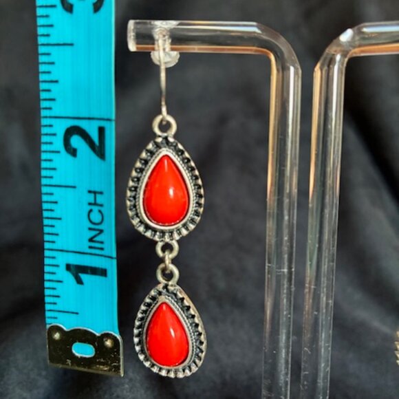 Dangling earrings - orange/red stones in teardrop shapes. - Picture 4 of 4
